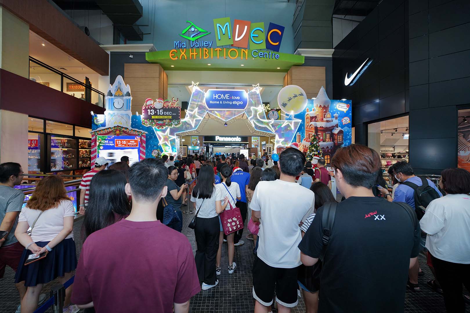 A large-scale furniture fair Malaysia by HOMElove.